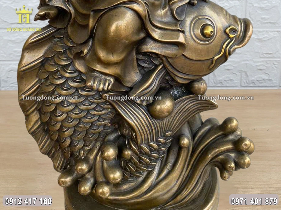 Hình ảnh cá chép được chạm khắc sắc nét